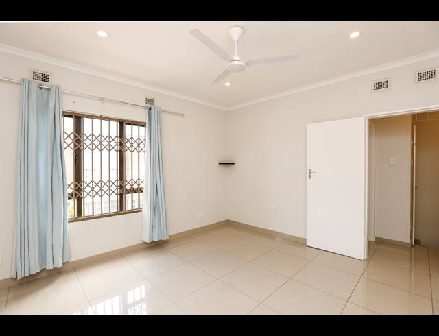 2 BEDROOM TOWNHOUSE FOR SALE IN ESSENWOOD